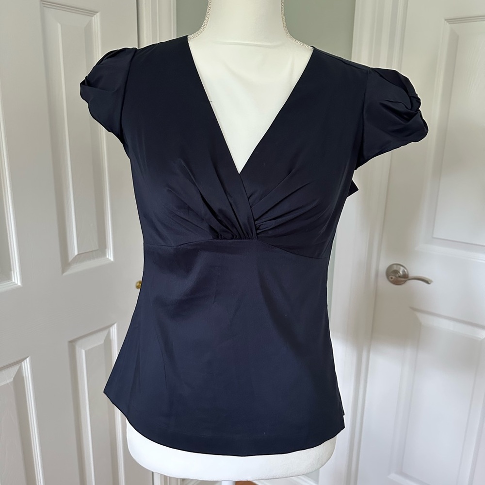 Ann Taylor Navy V-Neck Women's Top - Size 0 Petite
